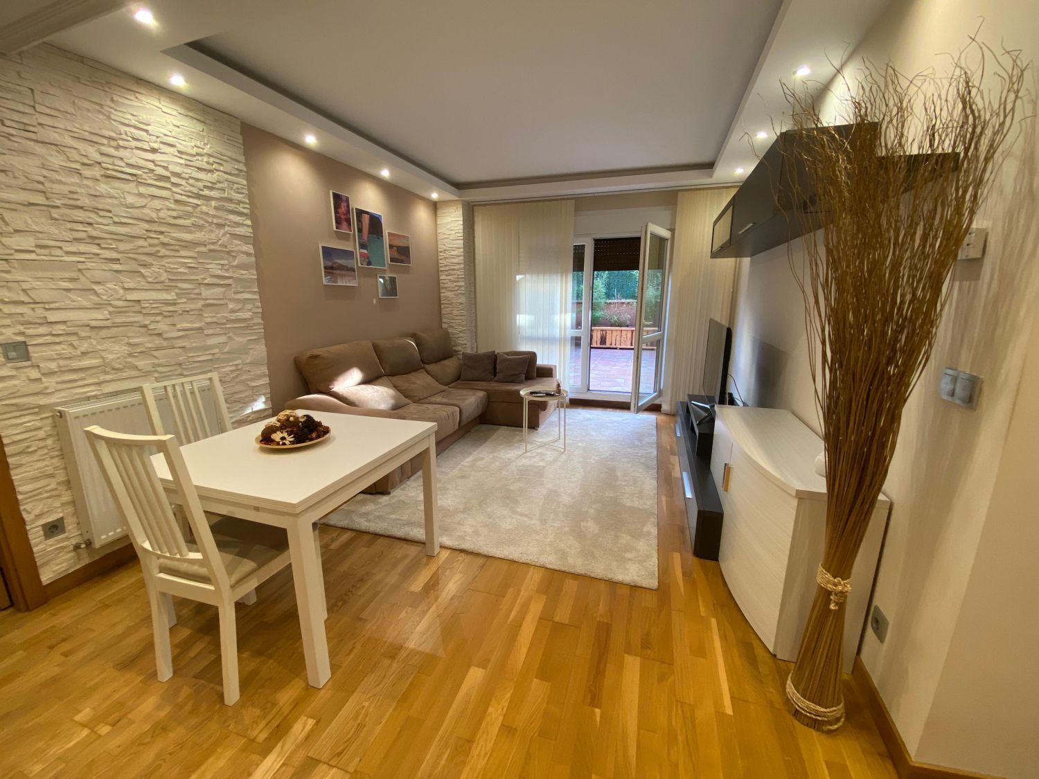 Sala d'estar de Pis de lloguer en Arrigorriaga amb Calefacció, Terrassa i Moblat