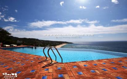 Swimming pool of House or chalet for sale in Zahara de los Atunes  with Air Conditioner, Terrace and Swimming Pool