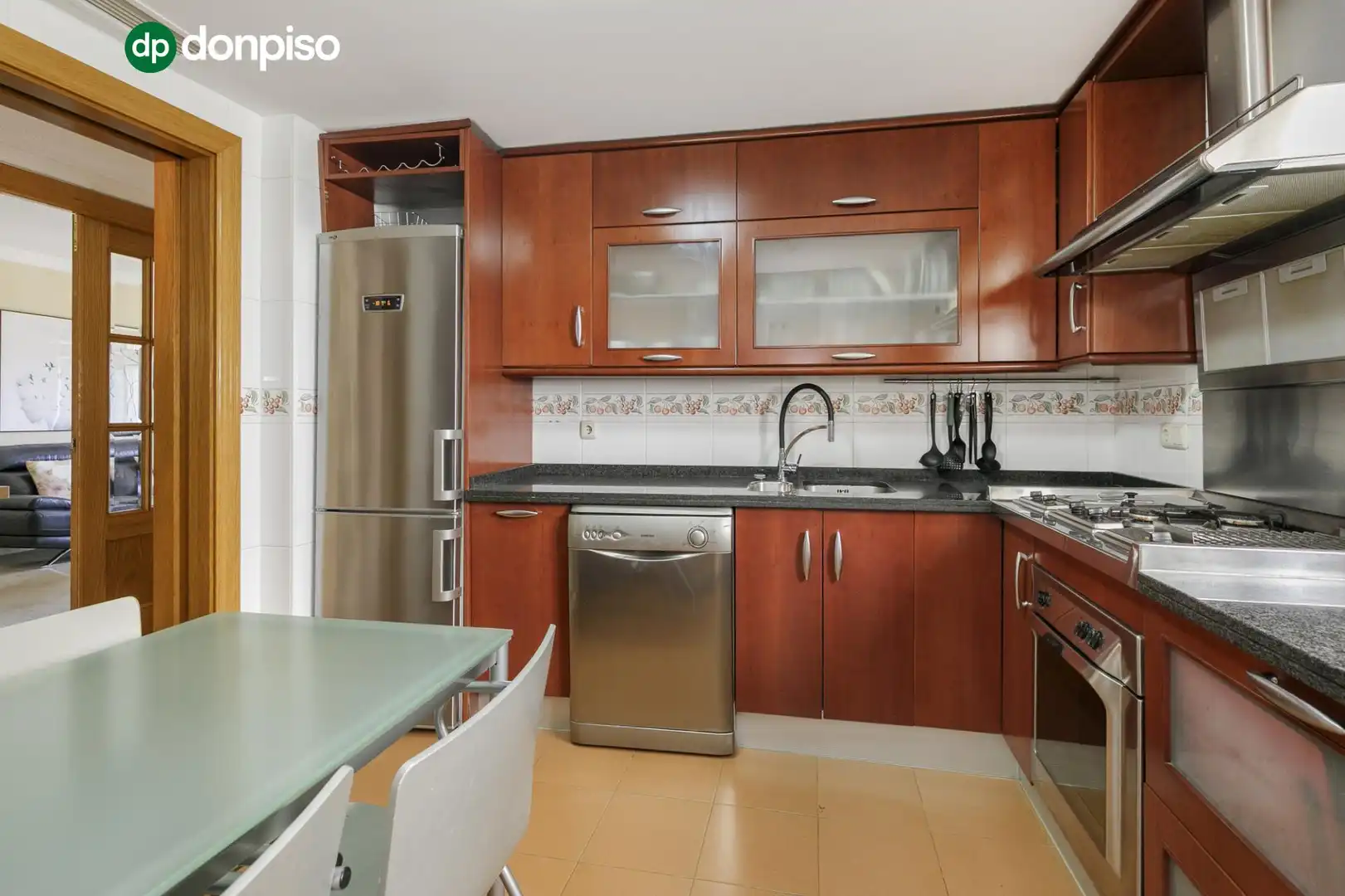 Cuina de Apartament en venda en Granada amb Piscina comunitària