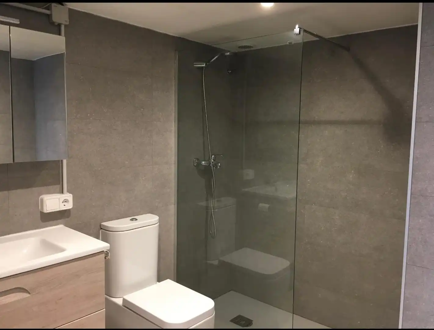 Bathroom of Commercial properties for rent in Badalona  with Air Conditioner