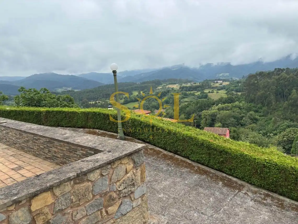 Terrassa de Casa o xalet en venda en Pravia amb Calefacció i Jardí privat