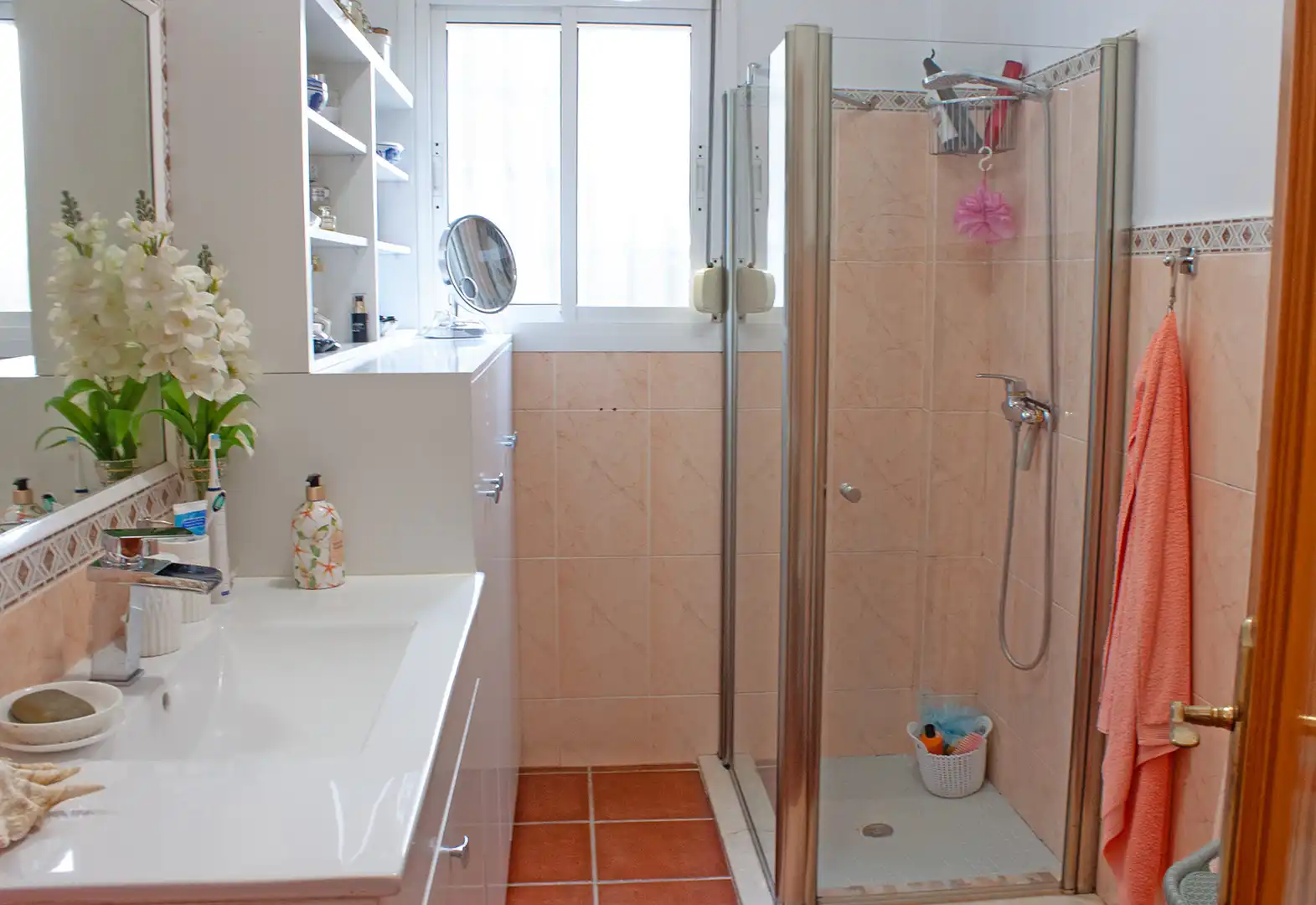 Bany de Casa o xalet en venda en Coín amb Aire condicionat, Jardí privat i Terrassa