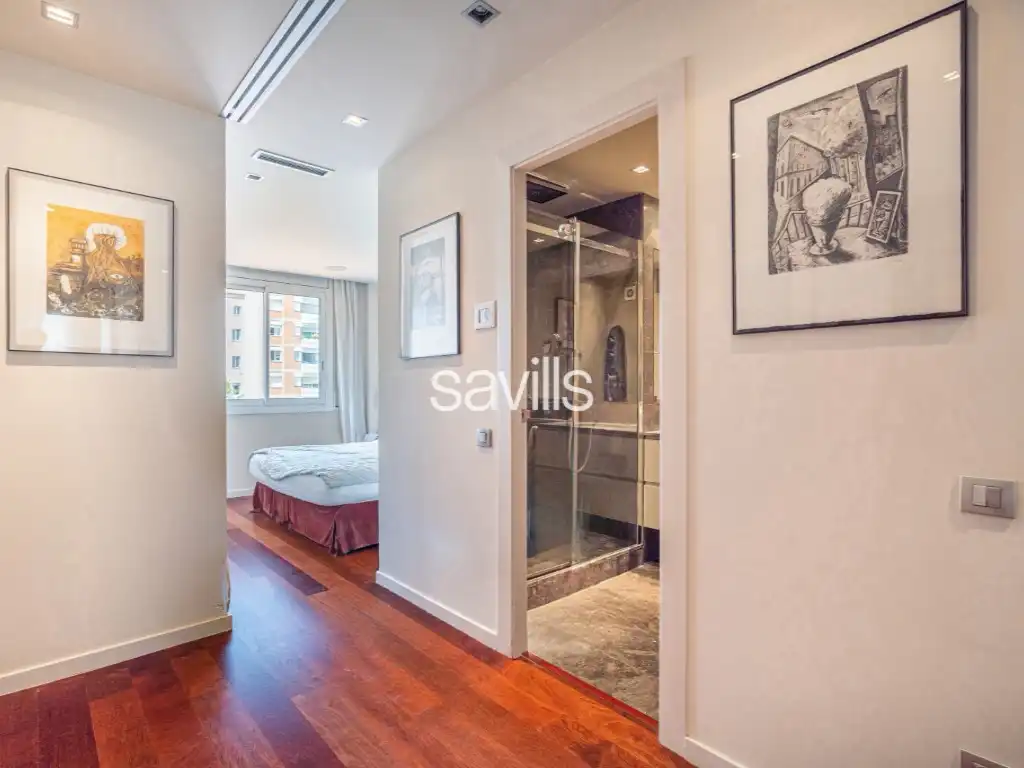 Dormitori de Apartament en venda en Barcelona amb Aire condicionat i Terrassa