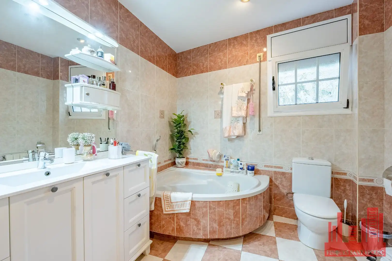 Baño de Casa o chalet en venta en Sant Vicenç Dels Horts con Aire acondicionado, Calefacción y Terraza