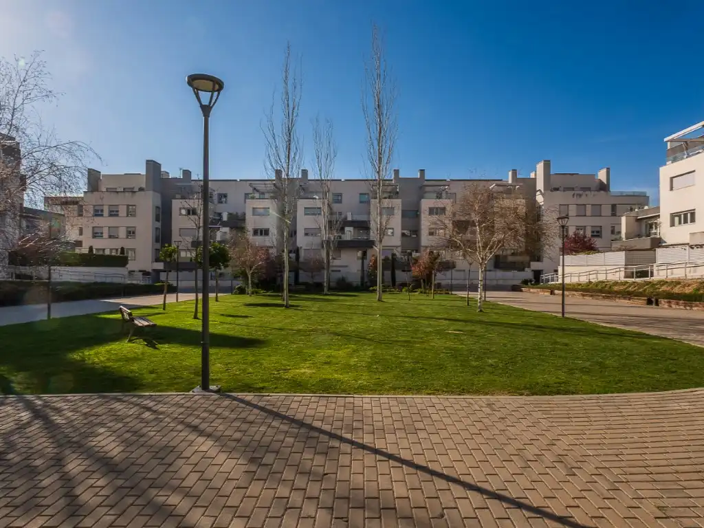 Vista exterior de Piso en venta en Madrid con Aire acondicionado, Jardín privado y Terraza