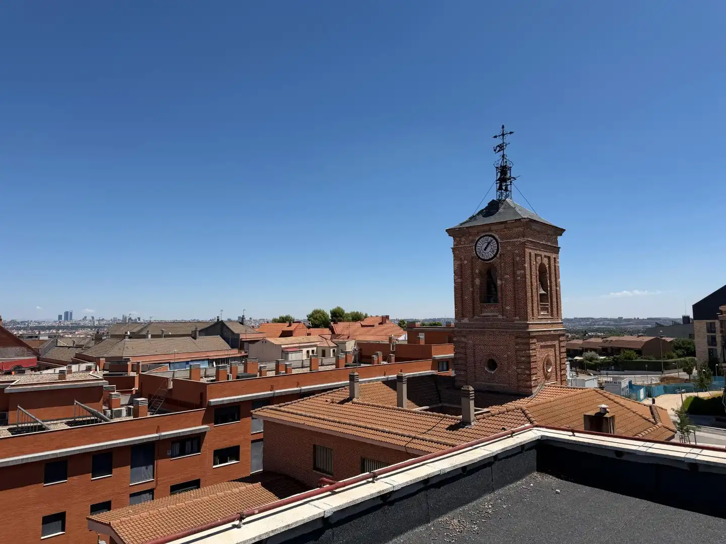 Vista exterior de Piso en venta en Madrid con Calefacción, Terraza y Trastero