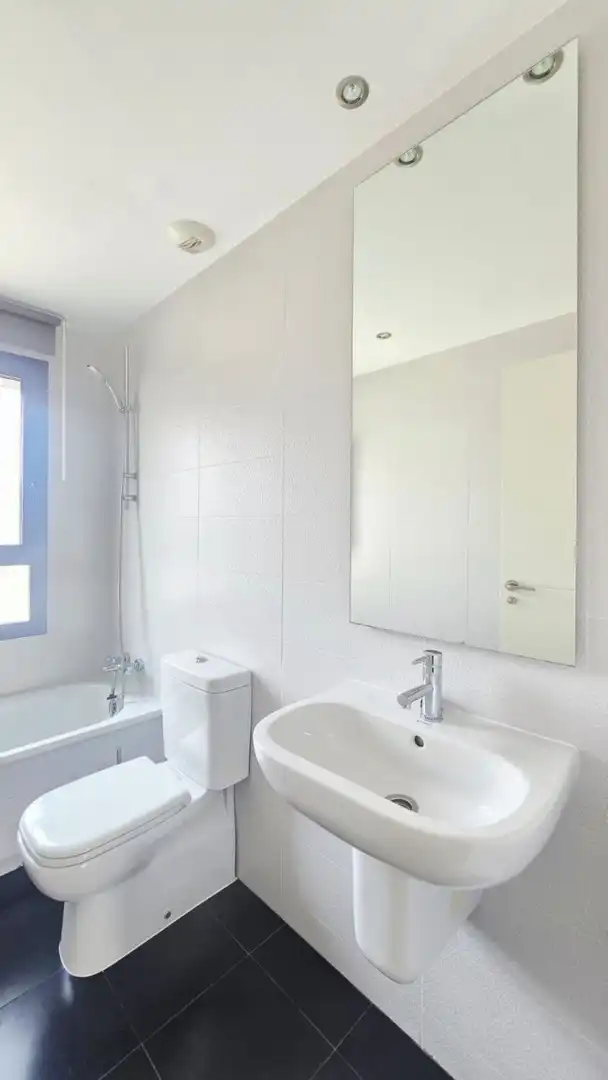 Baño de Ático de alquiler en Madrid con Aire acondicionado, Calefacción y Terraza