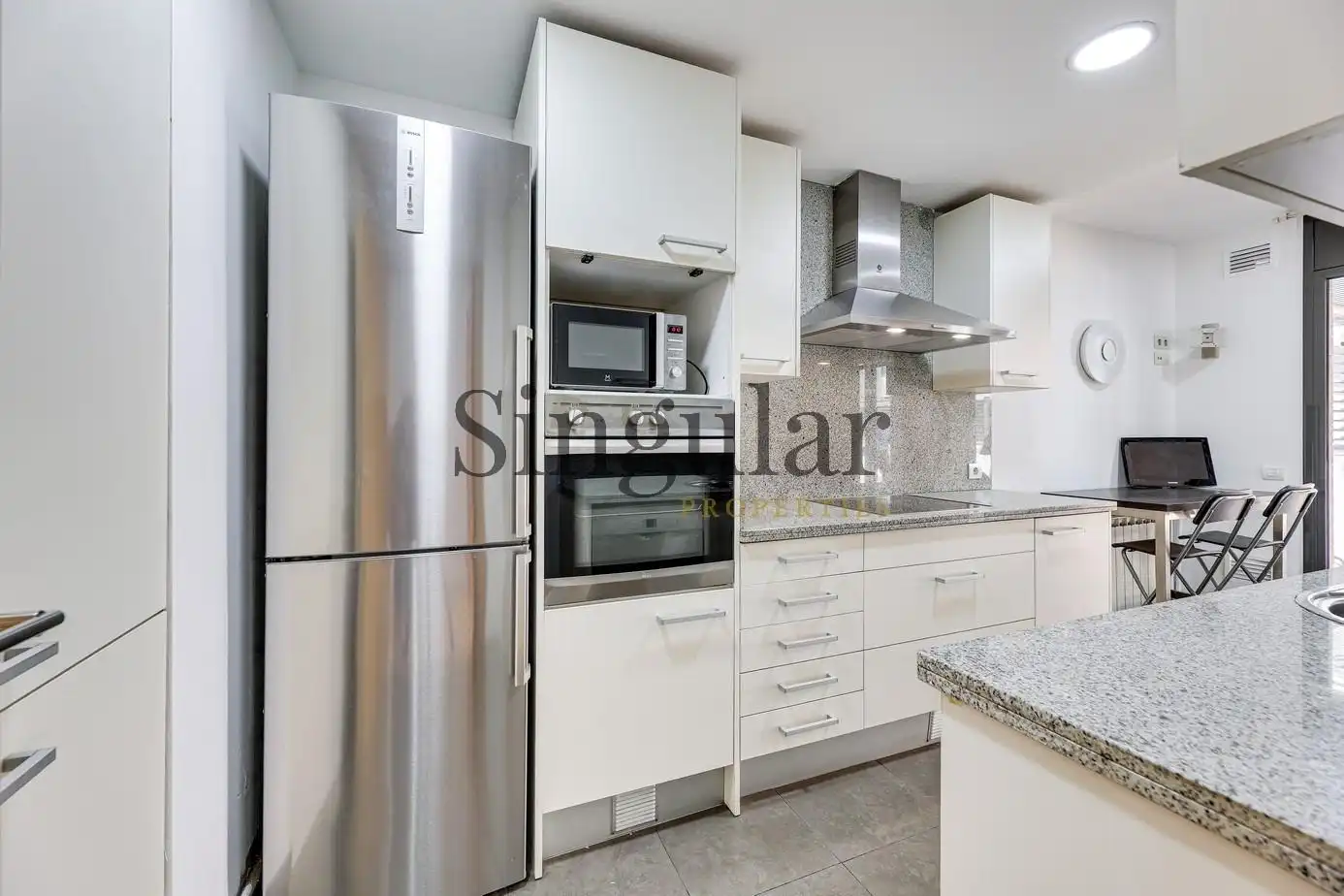 Küche von Wohnung zum Verkauf in Sant Cugat del Vallès mit Privatgarten, Terrasse und Abstellraum