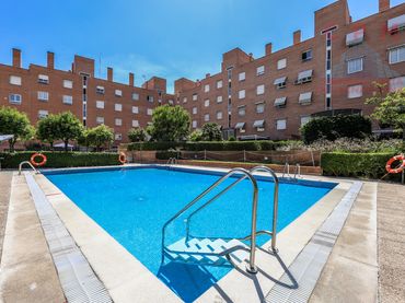 Penthouse with pool to rent in Retiro