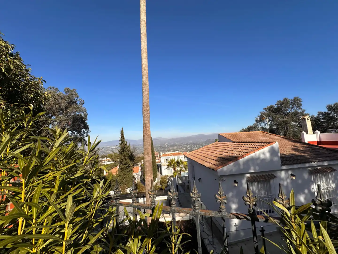 Vista exterior de Casa o chalet en venta en Alhaurín El Grande con Jardín privado, Terraza y Piscina