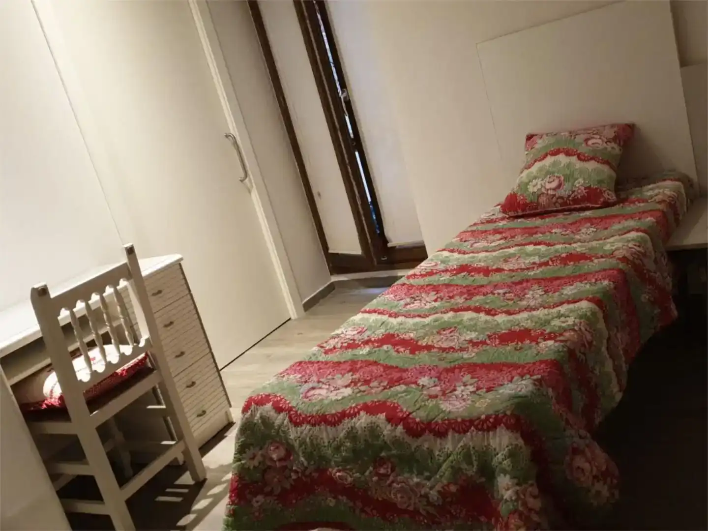 Dormitori de Pis de lloguer en Vic amb Aire condicionat i Balcó