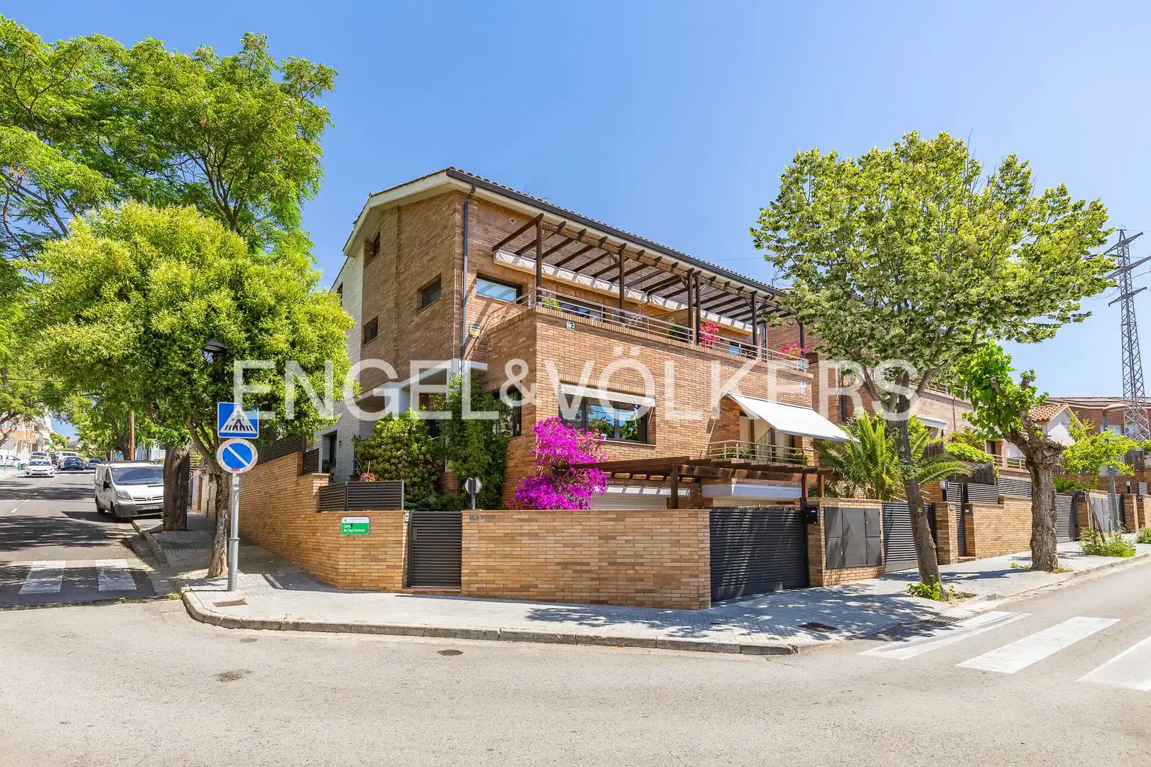 Exterior view of Detached homes for sale in Sant Quirze del Vallès  with Air Conditioner, Heating and Terrace