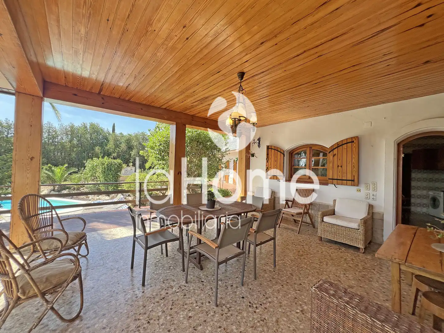 Vista exterior de Casa o xalet en venda en Chiva amb Aire condicionat, Calefacció i Jardí privat