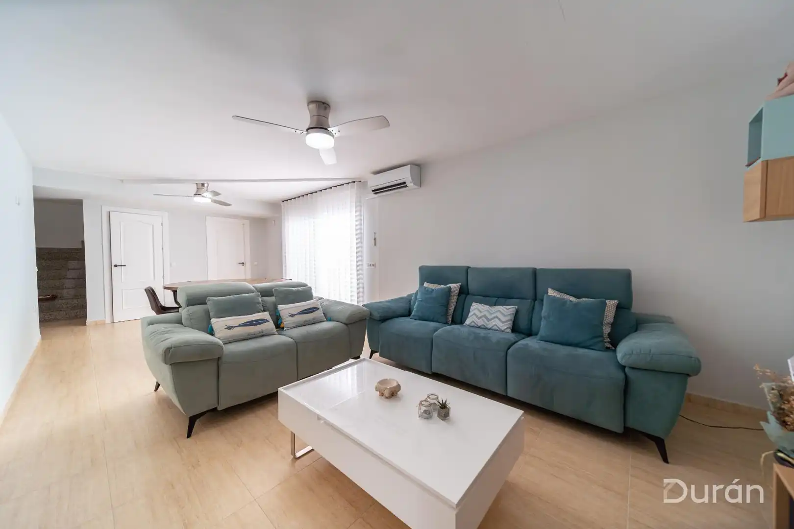 Sala de estar de Casa o chalet en venta en El Ejido con Aire acondicionado, Jardín privado y Terraza