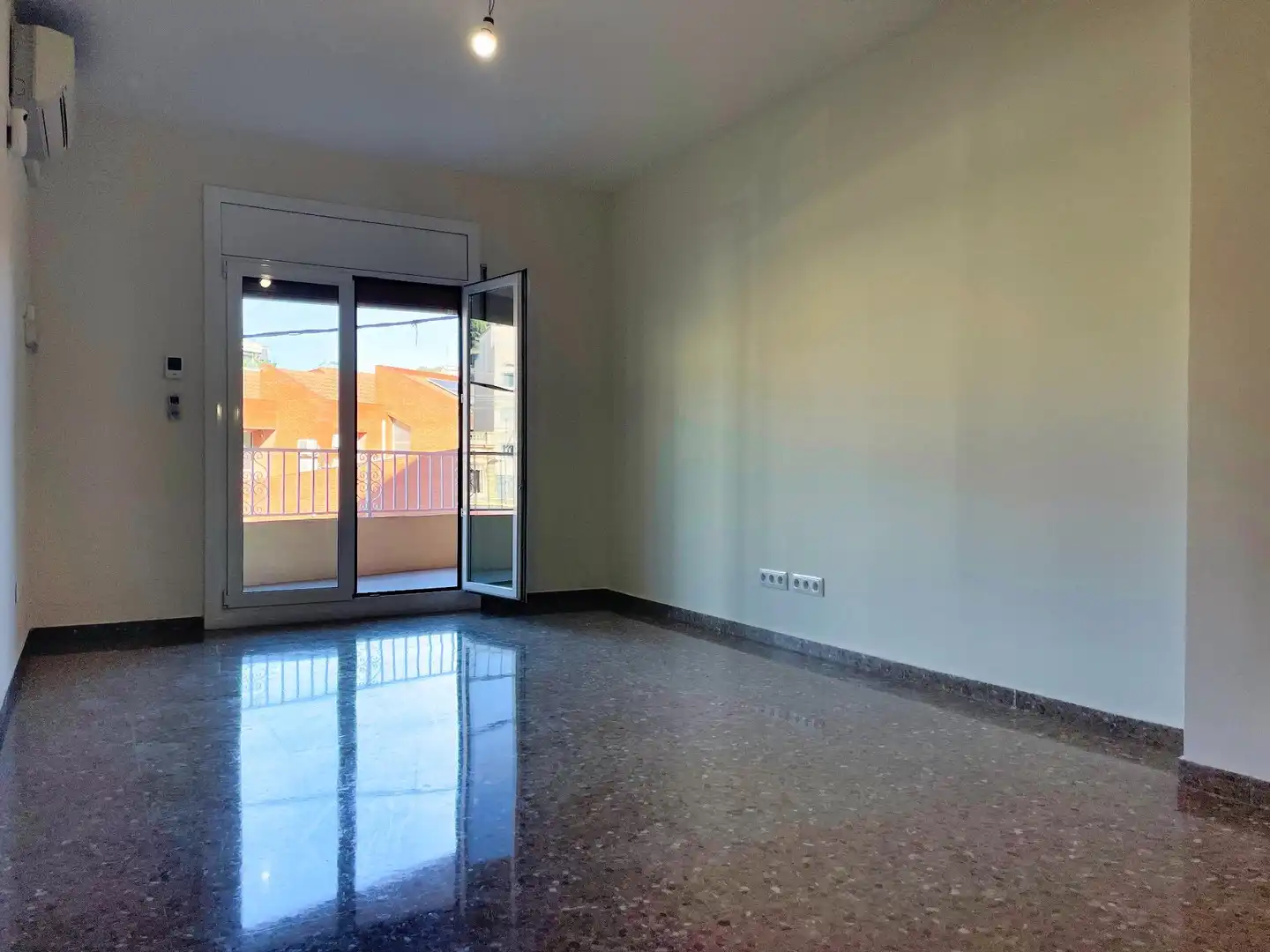 Sala d'estar de Pis en venda en Montcada i Reixac amb Aire condicionat, Calefacció i Terrassa