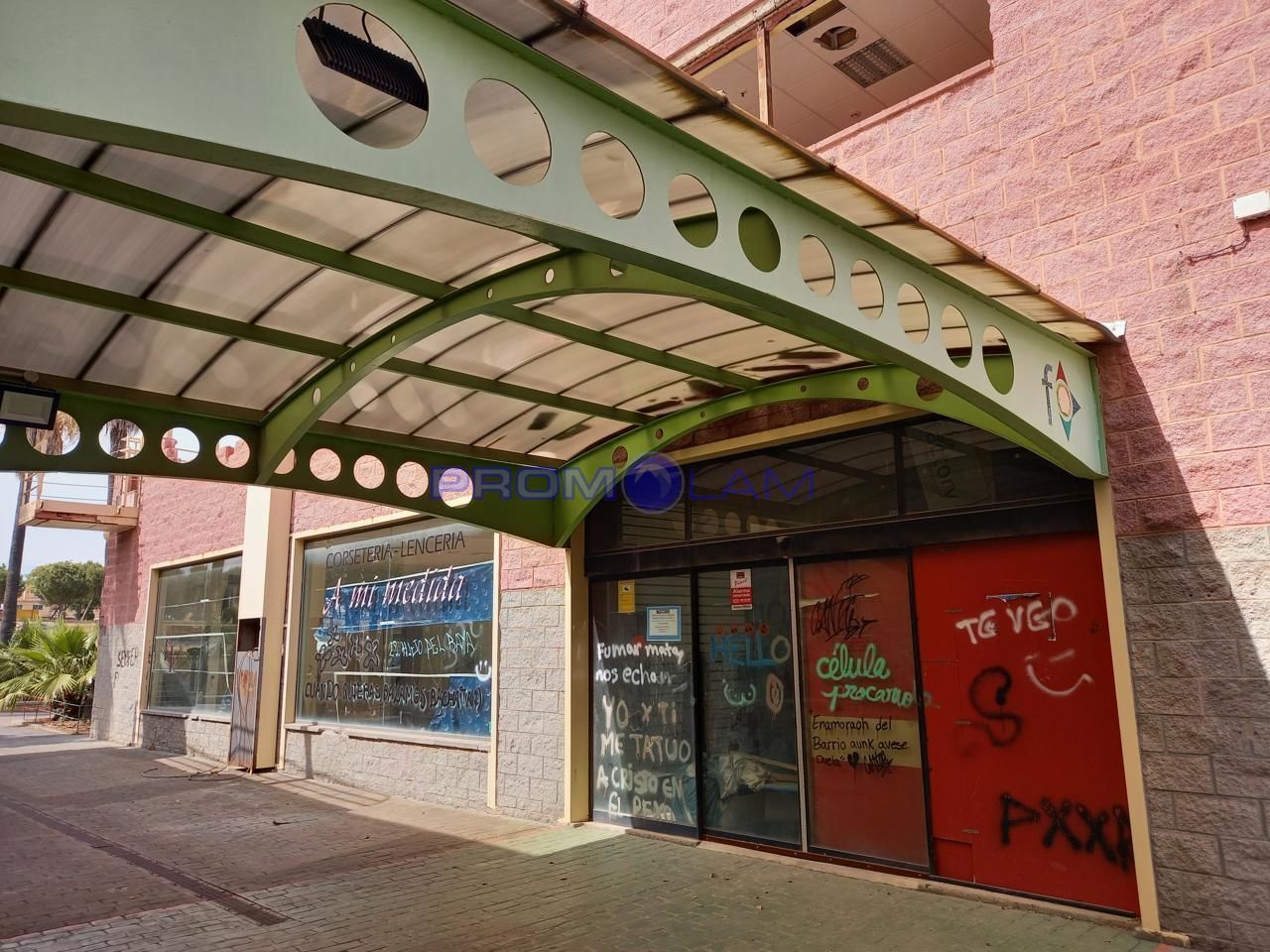 Edifici en venda en Bormujos