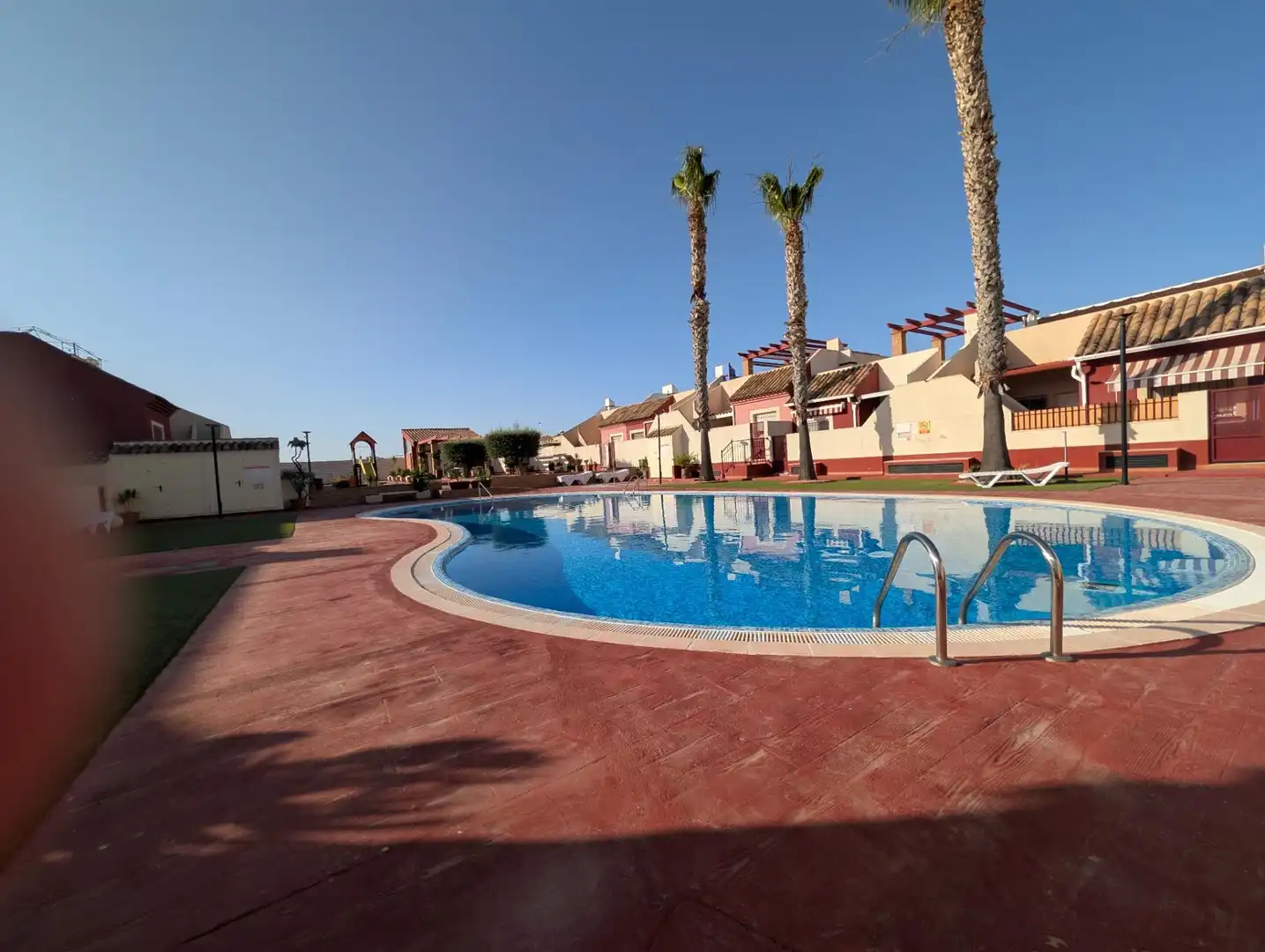 Piscina de Casa adosada en venda en Mazarrón amb Aire condicionat, Jardí privat i Piscina comunitària
