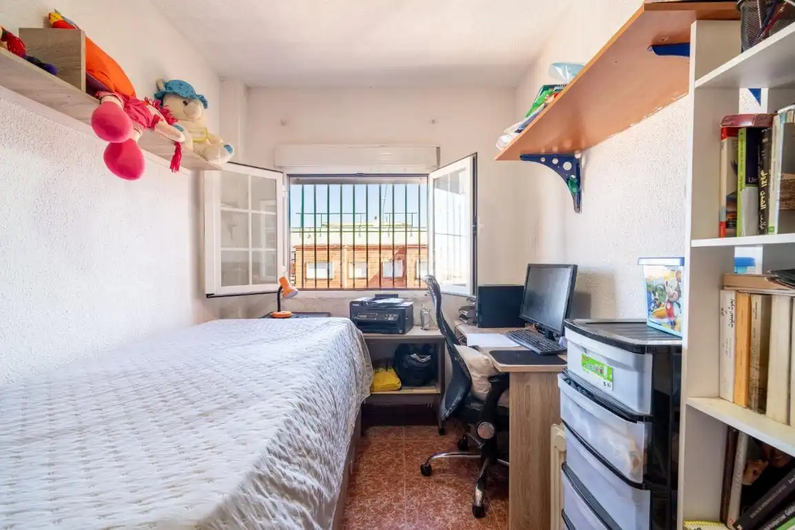 Bedroom of Flat for sale in Granada  with Air Conditioner, Heating and Terrace