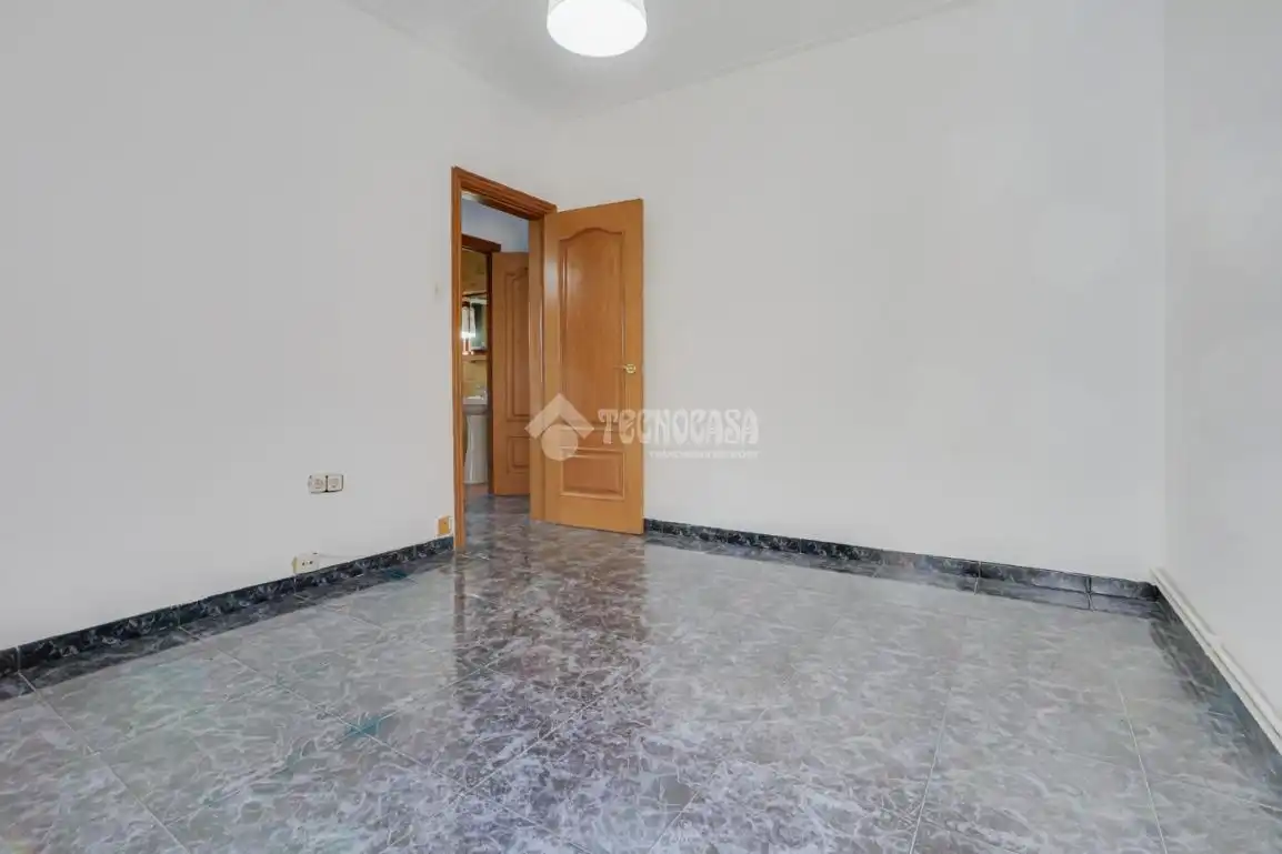 Habitación de Casa adosada en venta en Montcada i Reixac con Calefacción y Balcón