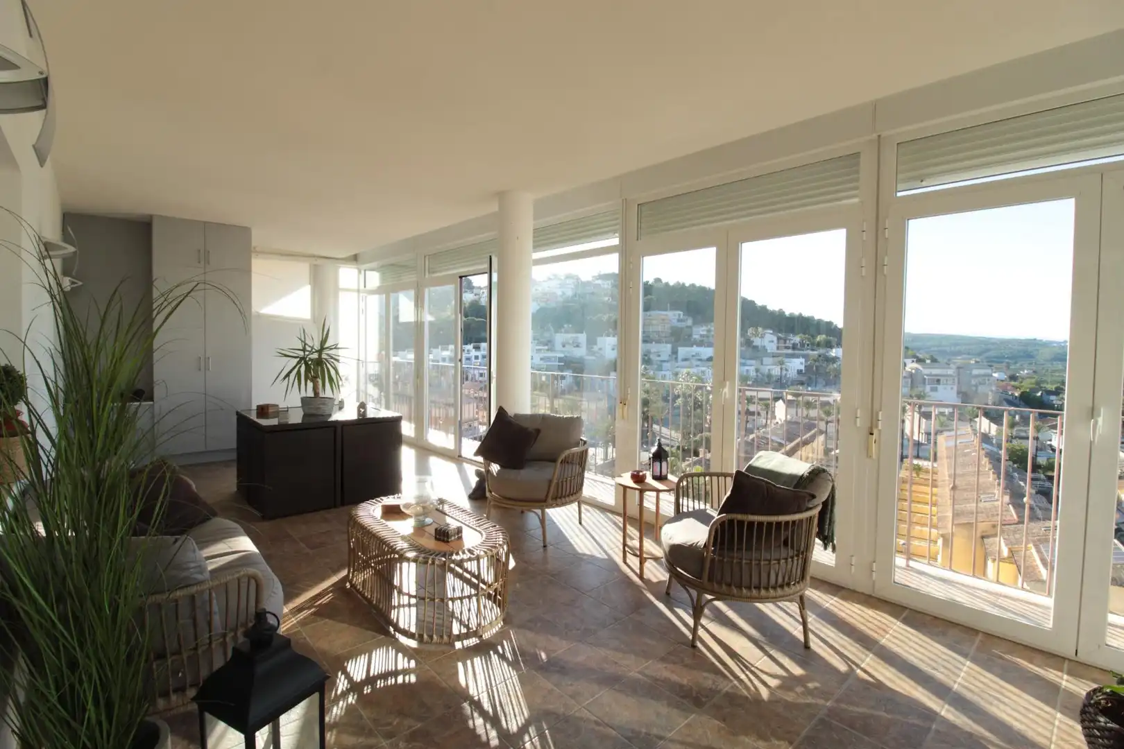 Sala d'estar de Casa o xalet en venda en Alzira amb Aire condicionat, Jardí privat i Parquet