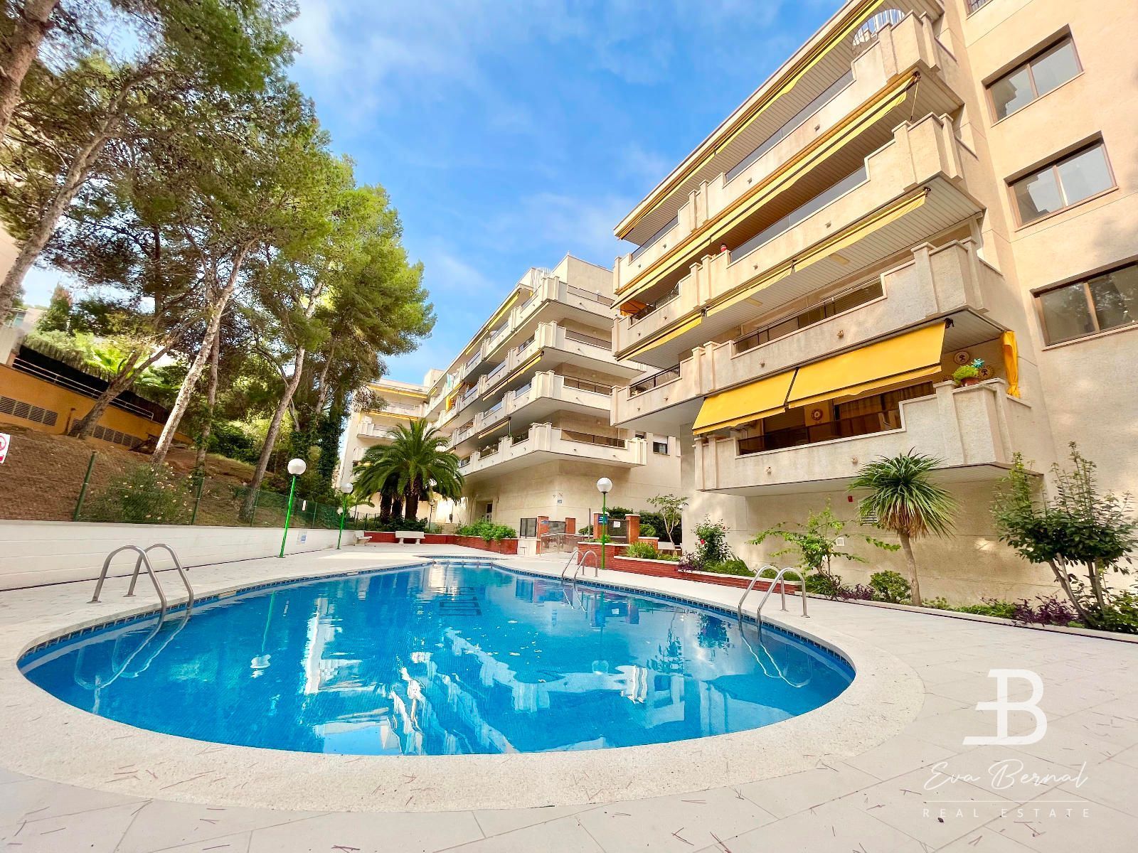 Piscina de Apartament en venda en Salou amb Aire condicionat, Calefacció i Terrassa