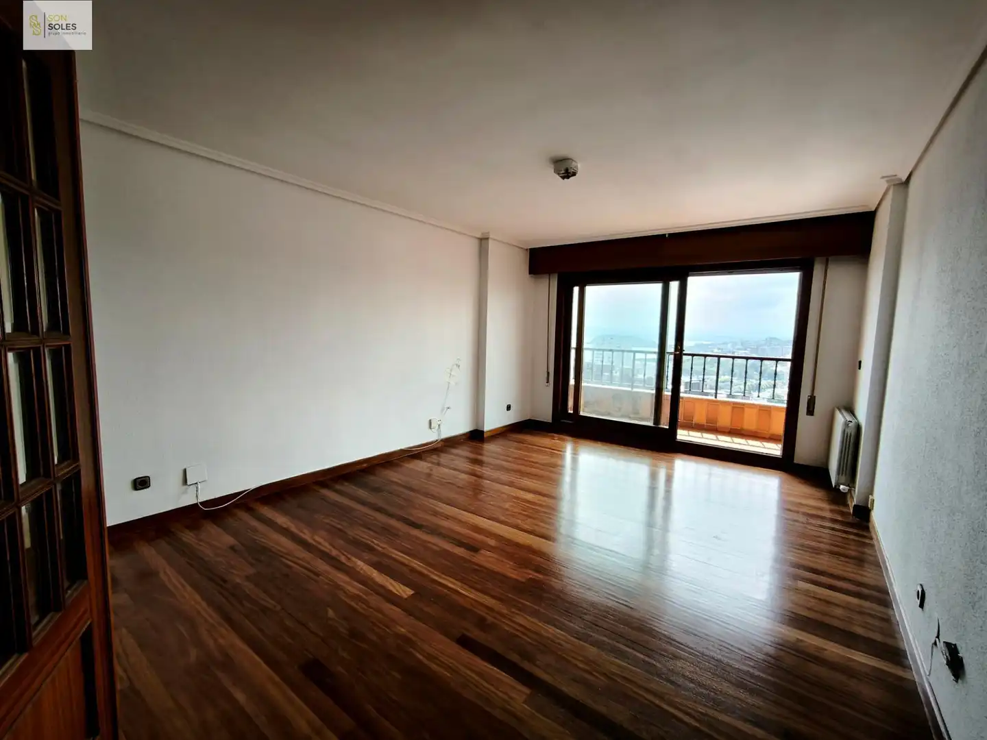 Living room of Flat for rent in Santander  with Heating, Parquet flooring and Terrace