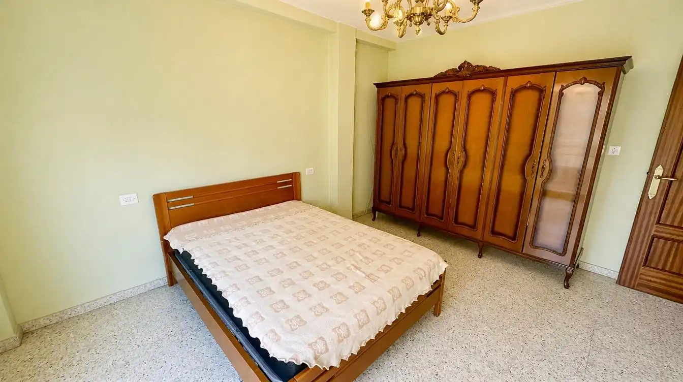 Bedroom of Flat for sale in Granada  with Heating, Furnished and Balcony