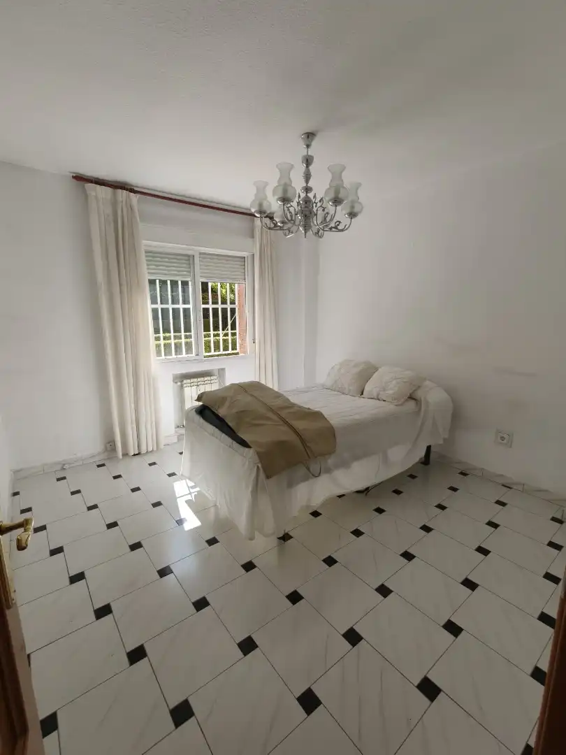Habitación de Piso en venta en Alcorcón con Calefacción, Terraza y Piscina comunitaria