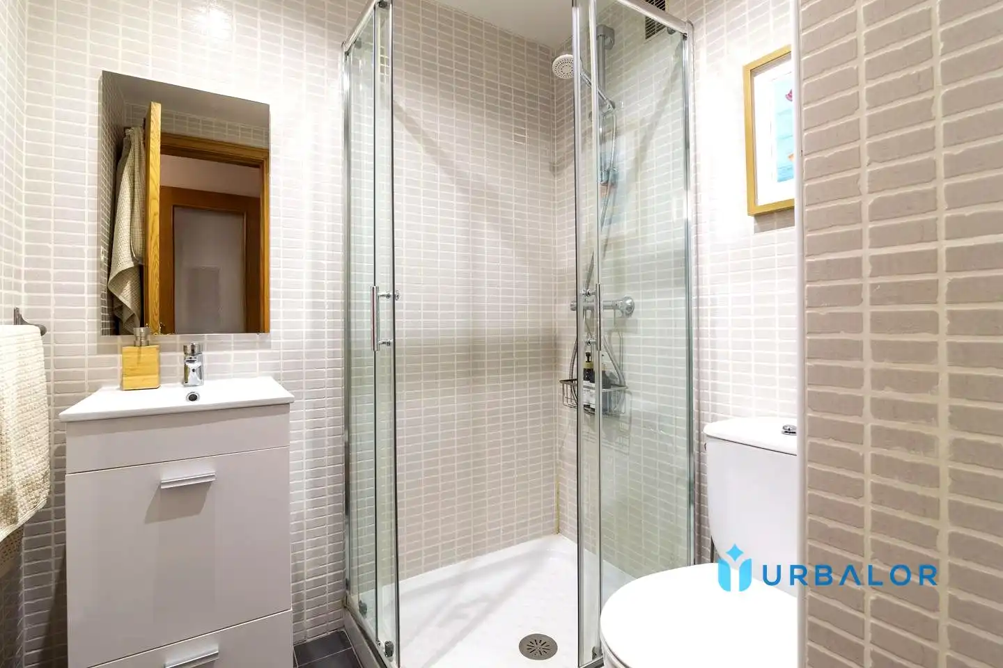Bathroom of Flat for sale in Alcorcón  with Air Conditioner, Heating and Parquet flooring