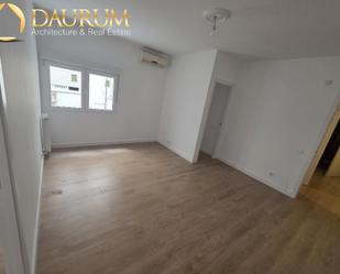 Bedroom of Flat for sale in  Madrid Capital  with Air Conditioner, Heating and Community pool
