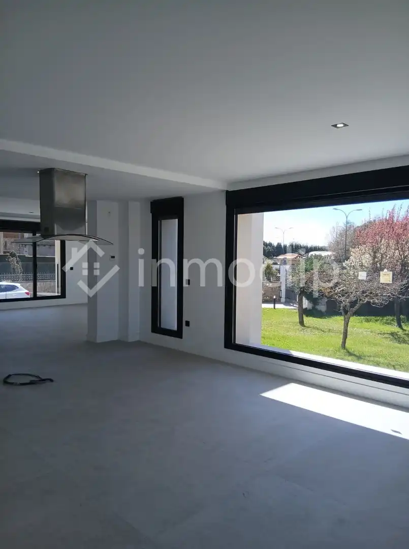 Sala d'estar de Casa o xalet en venda en Villamayor amb Calefacció, Jardí privat i Terrassa