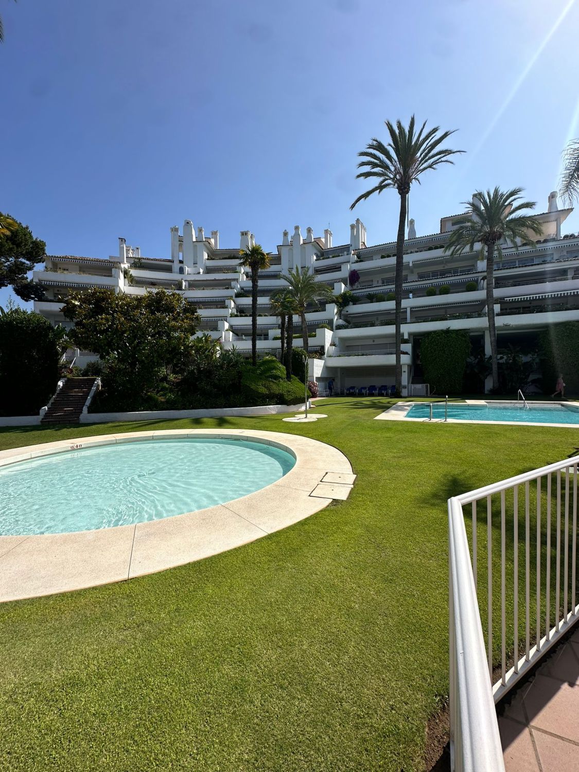 Piscina de Dúplex en venda en Marbella amb Aire condicionat, Calefacció i Terrassa