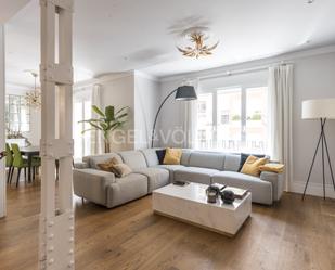 Sala d'estar de Apartament en venda en  Madrid Capital amb Aire condicionat i Terrassa