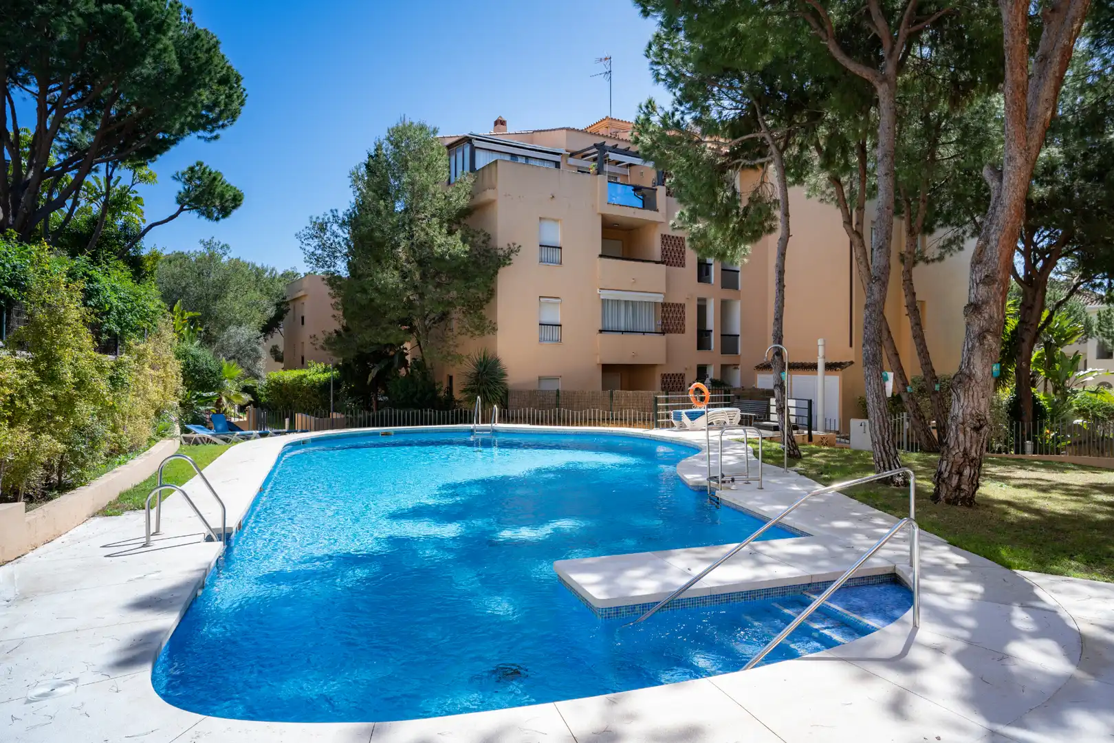 Swimming pool of Flat for rent in Marbella  with Air Conditioner, Heating and Terrace