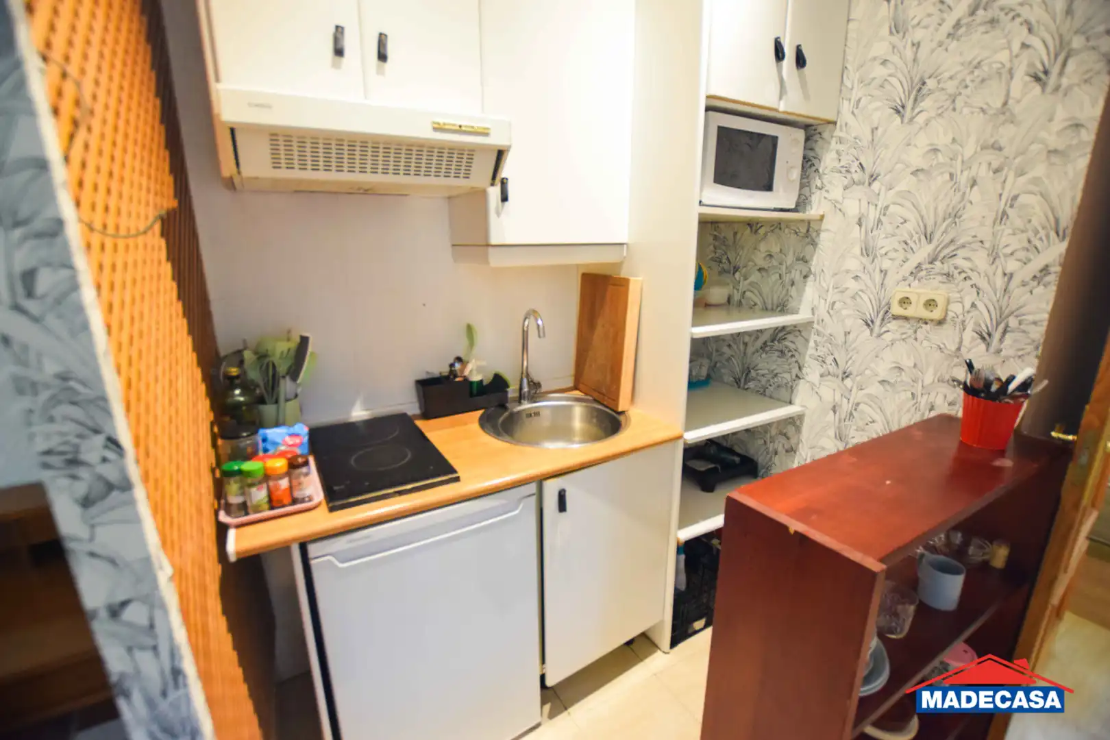 Cuina de Apartament en venda en Madrid amb Moblat, Rentadora i Microones