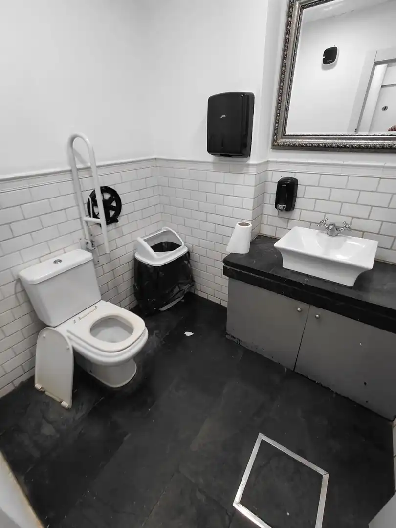 Bathroom of Commercial properties for rent in Sevilla
