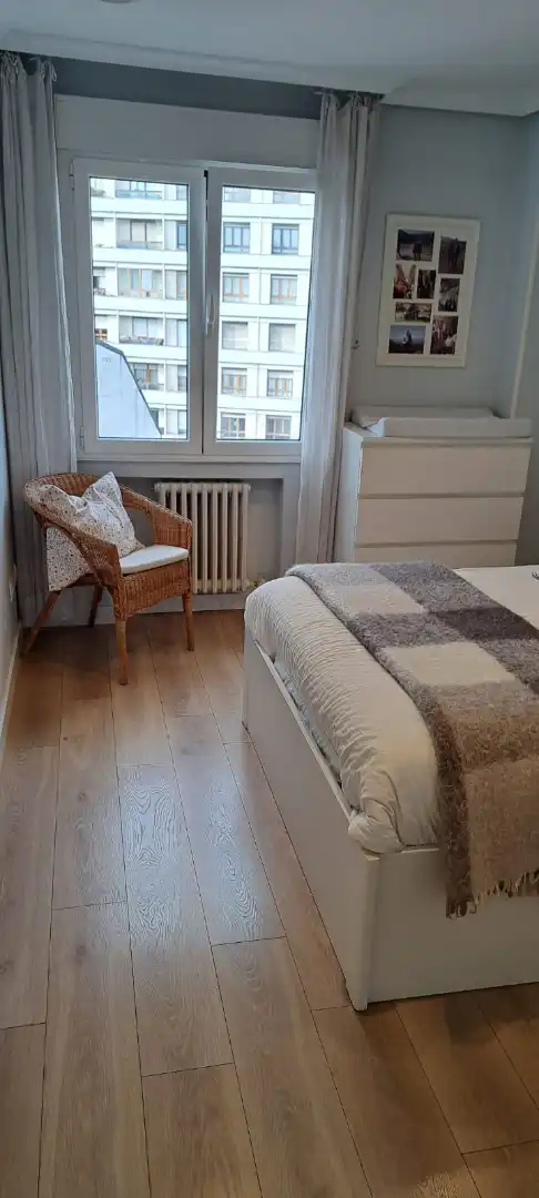 Dormitori de Pis en venda en Oviedo  amb Calefacció, Parquet i Traster
