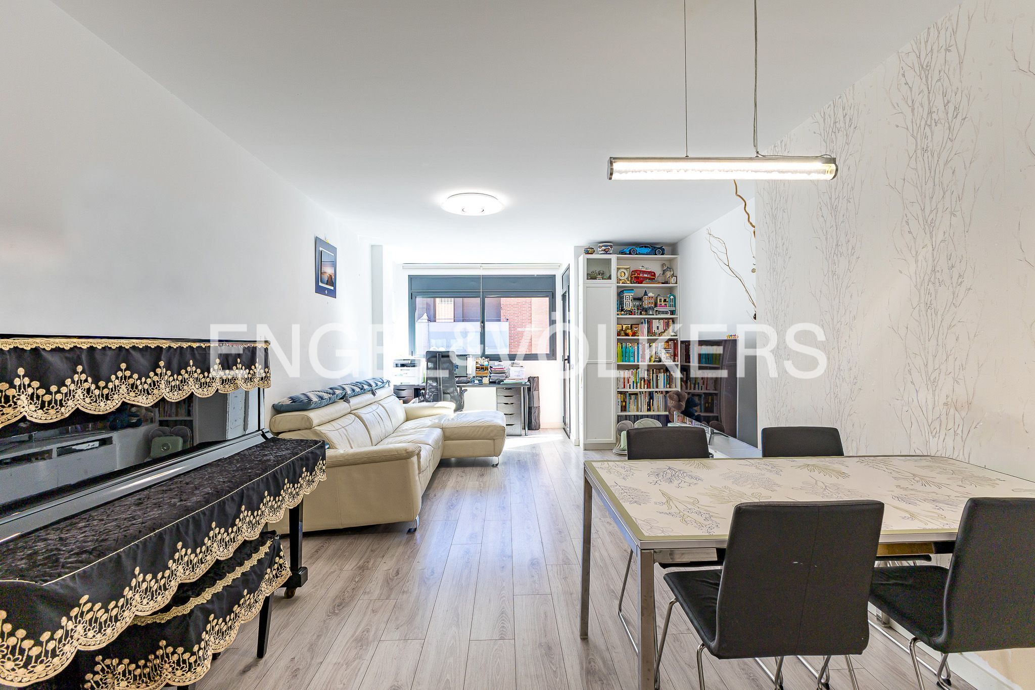 Sala de estar de Piso en venta en Castelldefels con Aire acondicionado, Calefacción y Jardín privado