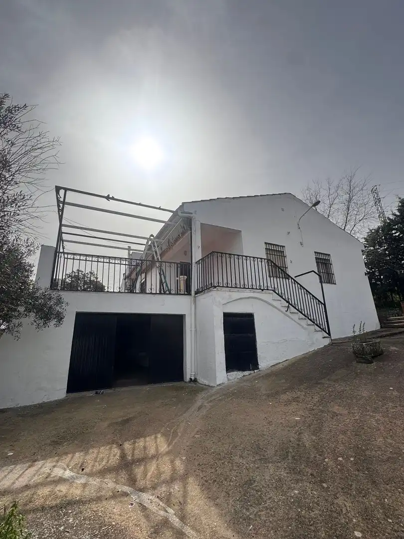 Vista exterior de Casa o xalet en venda en Mérida amb Aire condicionat, Calefacció i Jardí privat