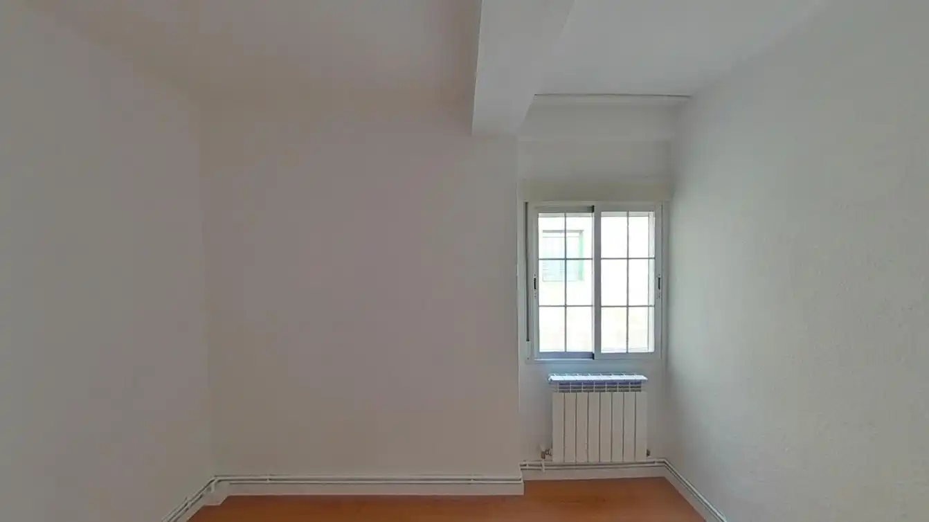 Bedroom of Flat for sale in Zaragoza  with Heating, Parquet flooring and Oven