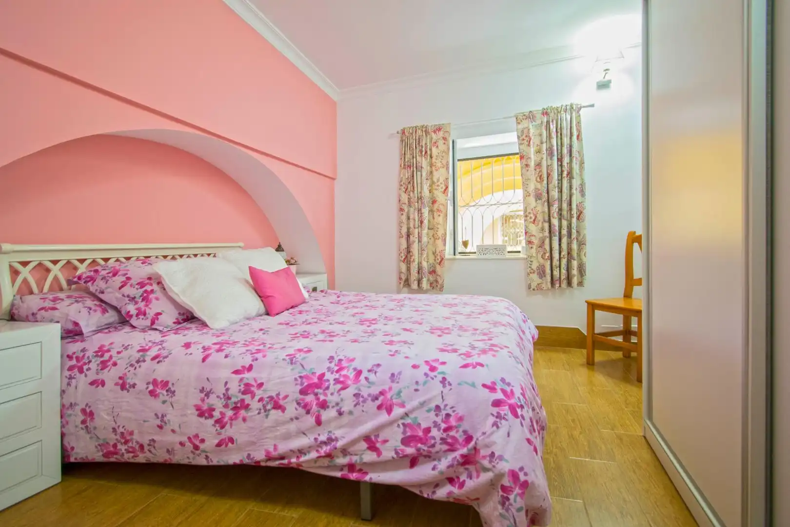 Bedroom of Flat for sale in Sevilla  with Balcony