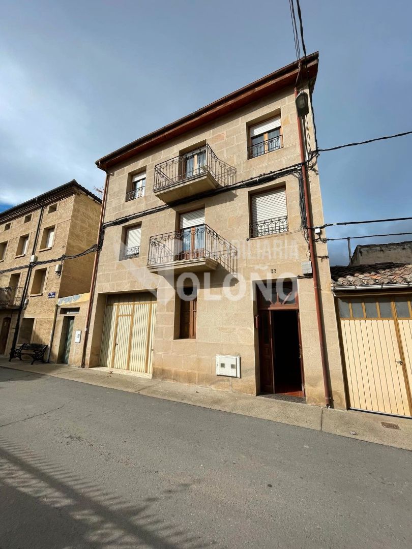 Vista exterior de Pis en venda en Castañares de Rioja amb Calefacció, Parquet i Terrassa