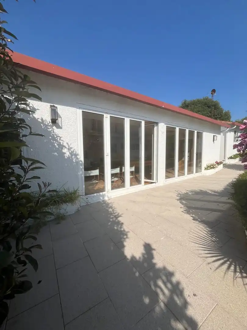 Vista exterior de Casa o xalet en venda en Oleiros amb Calefacció, Jardí privat i Terrassa