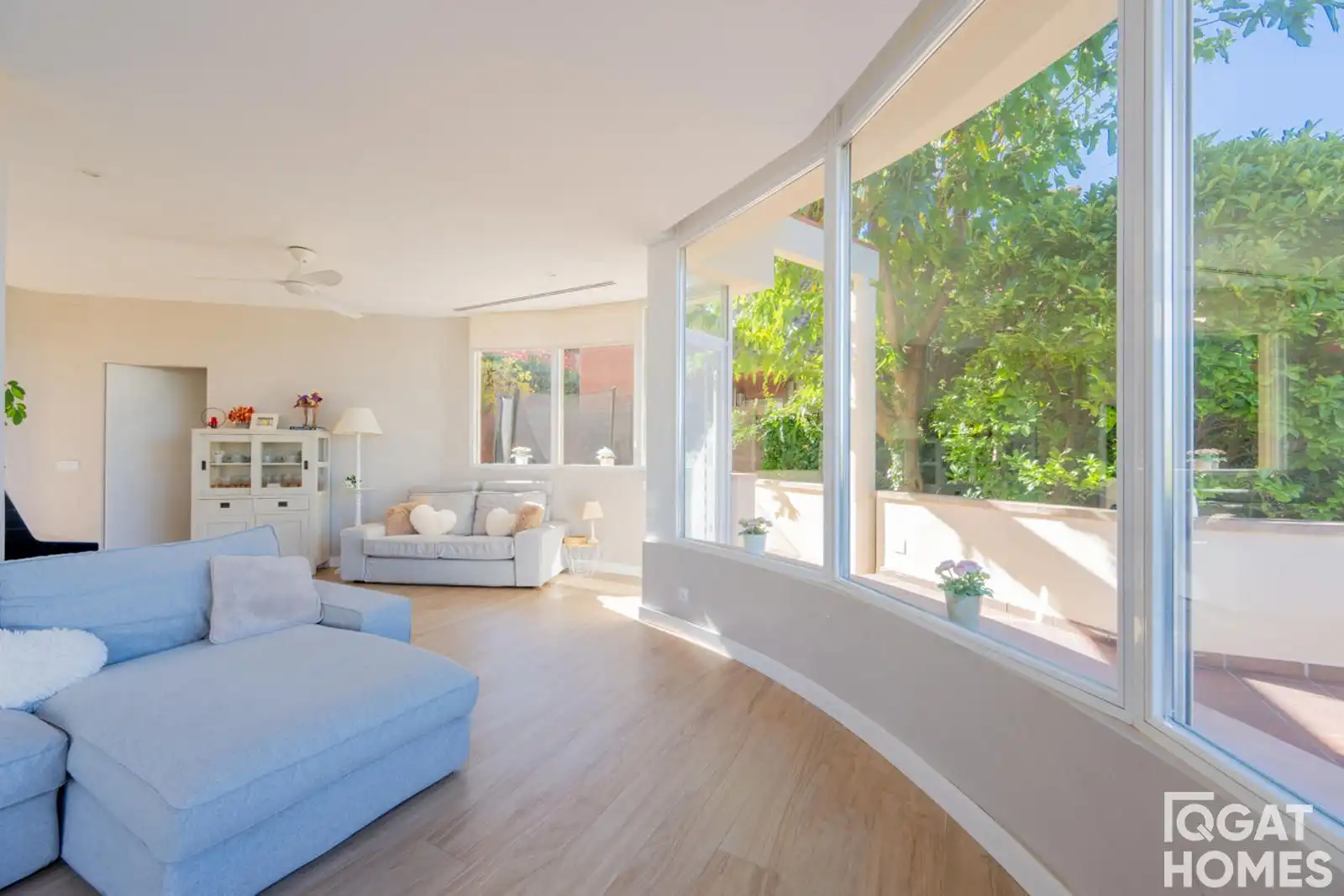 Chalet en venta en camelias, imagen 2