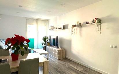 Living room of Flat for sale in El Prat de Llobregat  with Heating, Parquet flooring and Terrace