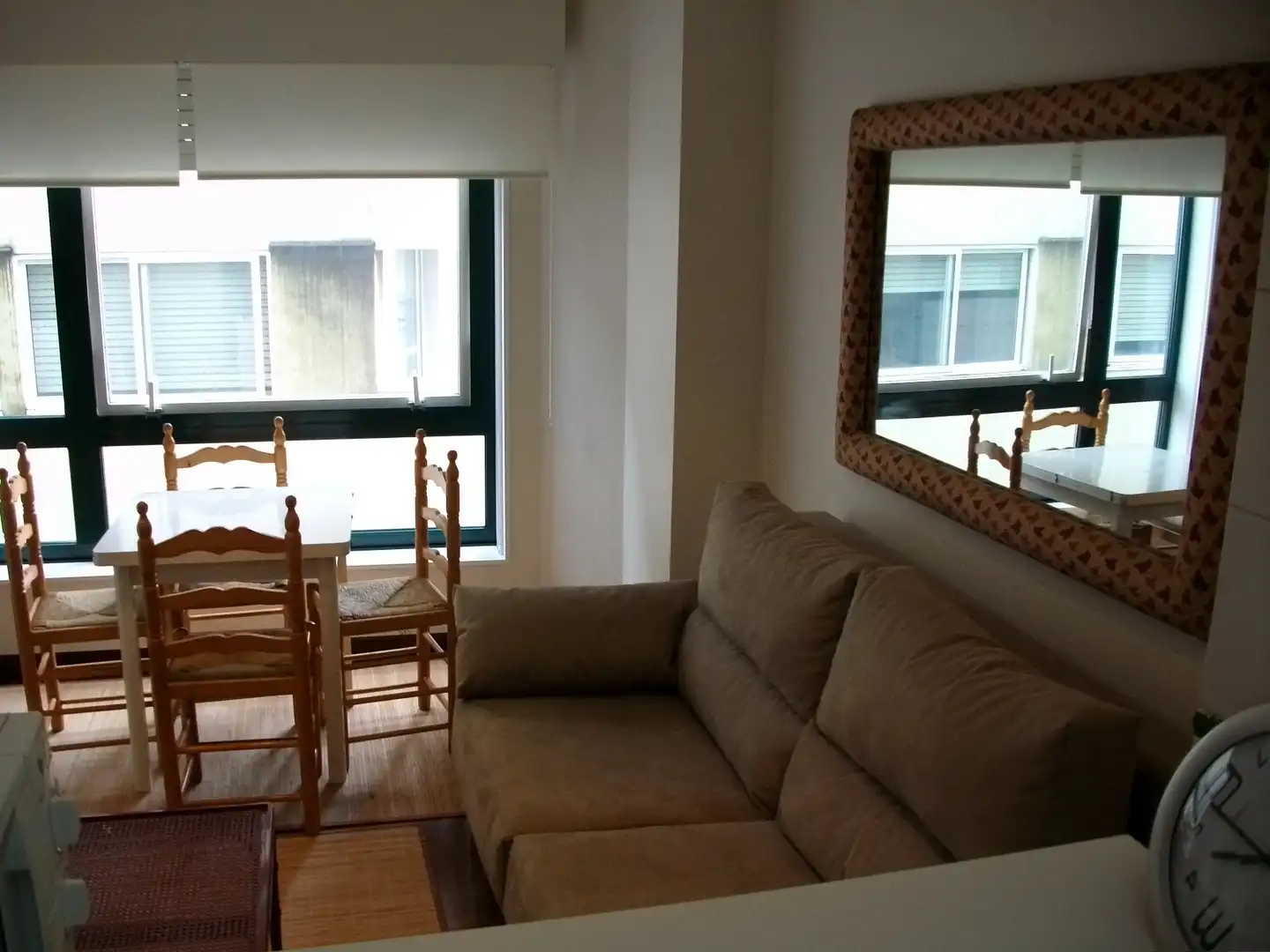 Sala d'estar de Apartament en venda en Pontevedra Capital  amb Calefacció, Parquet i Moblat