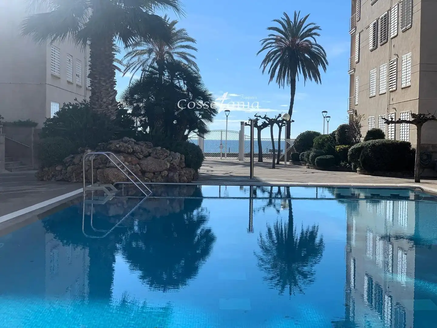 Piscina de Piso en venta en El Vendrell con Calefacción, Terraza y Trastero