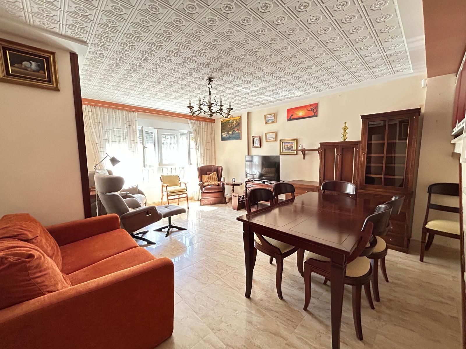Sala d'estar de Casa adosada en venda en San Fernando amb Aire condicionat, Calefacció i Jardí privat