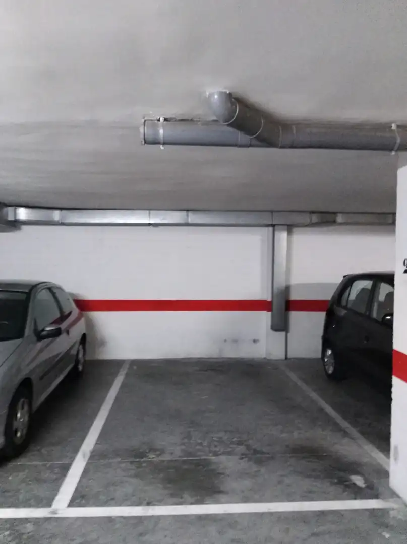 Parkplatz von Wohnung zur Miete in Utebo mit Heizung und Ofen