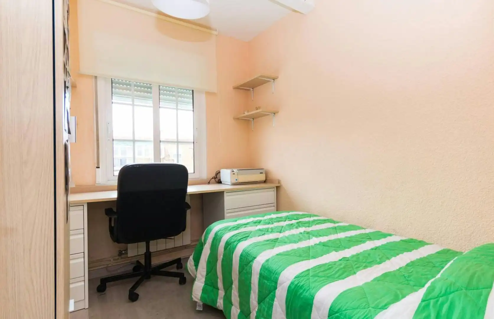 Bedroom of Flat for share in Getafe  with Air Conditioner, Heating and Furnished